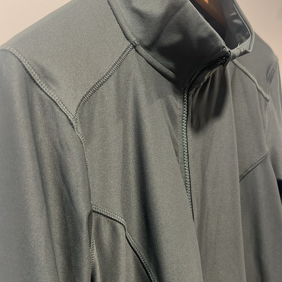 Zip-up Long-sleeve Sports Top - Picture 11 of 12